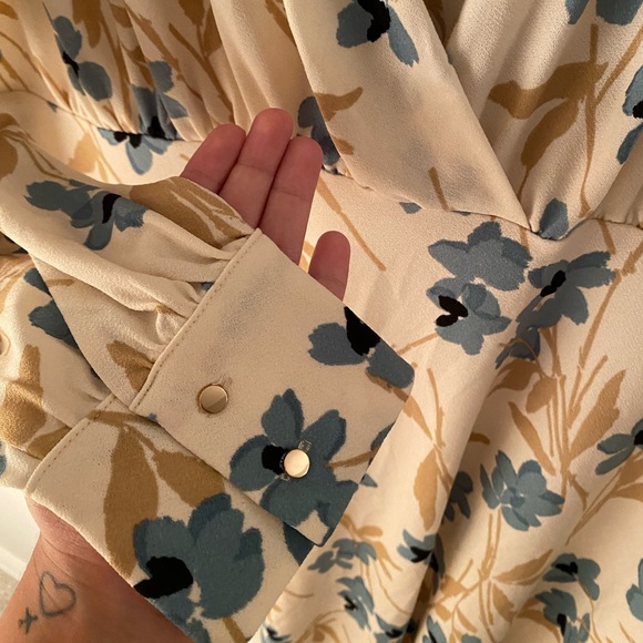 Elegant and flowy envelope dress - Picture 4 of 4